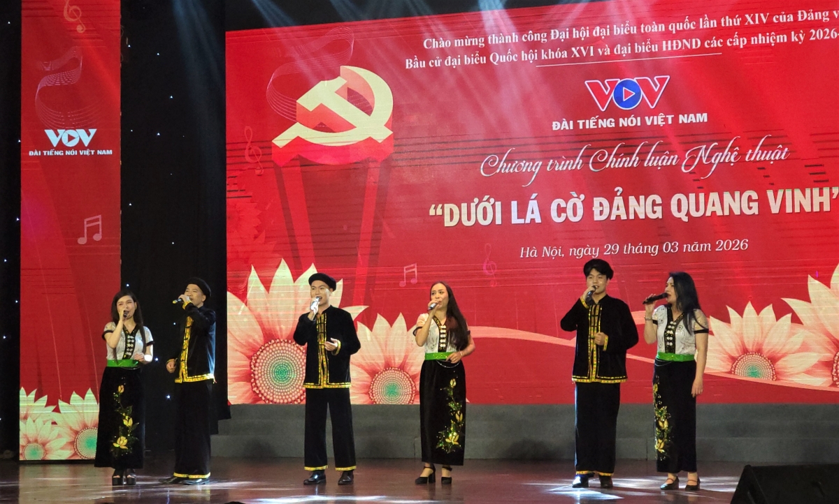 Tiết mục "Hát về tổ quốc ta" (Dân ca Thái) - lời của soạn giả Nguyễn Thị Hà.