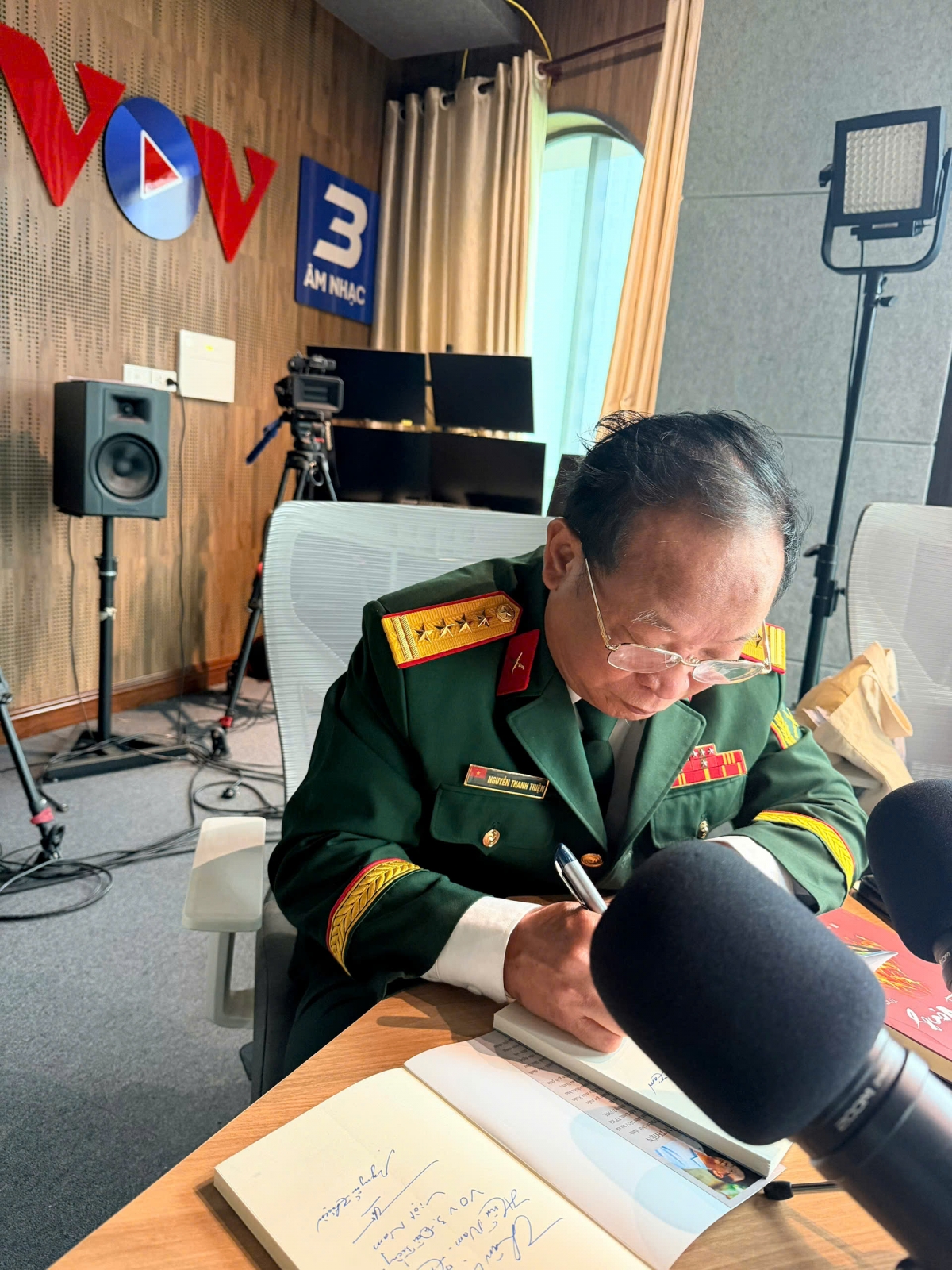 Đại tá, Nhà thơ Nguyễn Thanh Thiện.