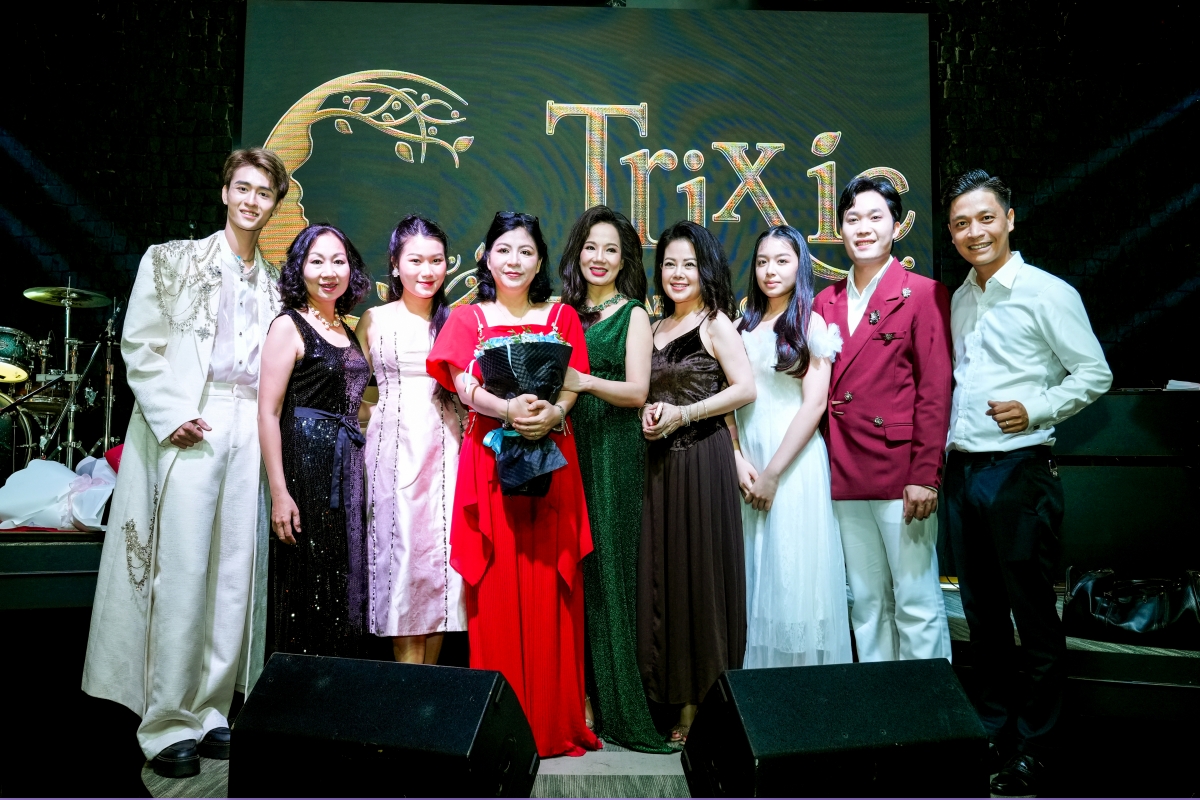 Nhạc sĩ, ca sĩ Đinh Phương Anh, MC và các nghệ sĩ tham gia Đêm nhạc "Nơi ấy tình yêu".