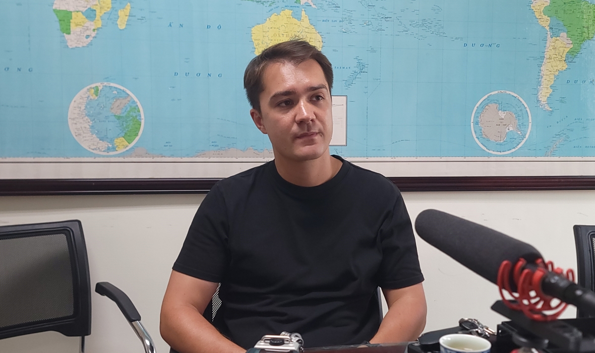 Đạo diễn phim tài liệu Francois Bibonne.