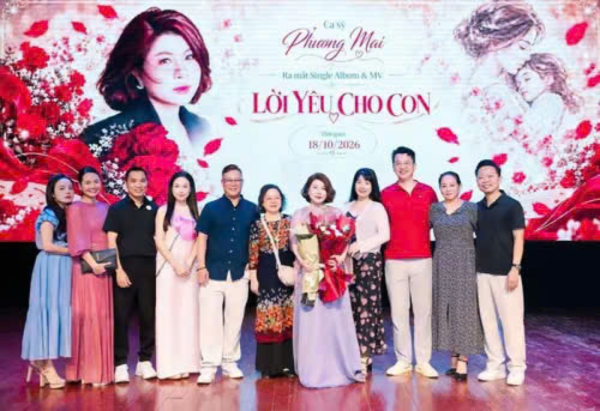 Ca sĩ Phương Mai hạnh phúc khi nhận được sự ủng hộ, đồng hành của gia đình và bạn bè đồng nghiệp.