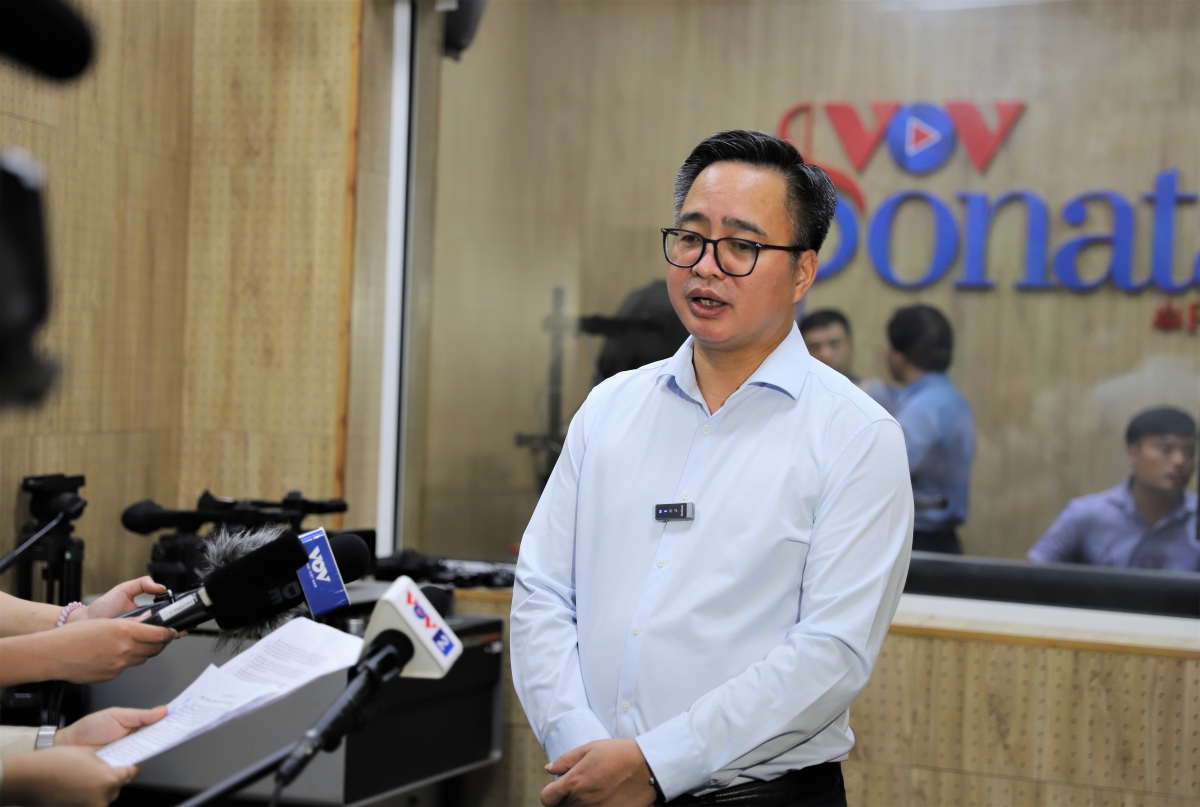 Đồng chí Phạm Mạnh Hùng - Ủy viên ban thường vụ - Phó Tổng Giám đốc Đài Tiếng nói Việt Nam trả lời phỏng vấn phóng viên thông tấn báo chí.